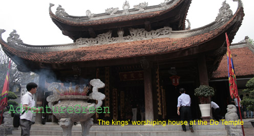 The house for worshiping the 8 Ly Kings at the Do Temple