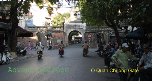 O Quan Chuong, an ancient gate to the capital city of Vietnam in the past 