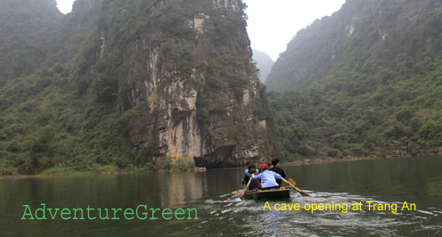 Rowing toward a cave at Trang An