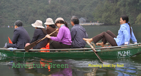 Rowing boat at Trang An