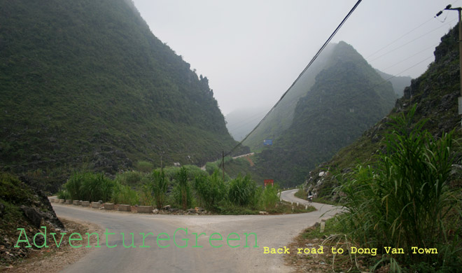 Back road to Dong Van at Ho Quang Phin