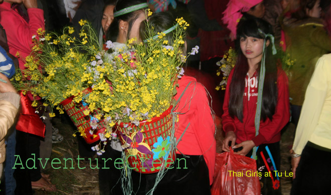 Thai girls at the festival at Tu Le