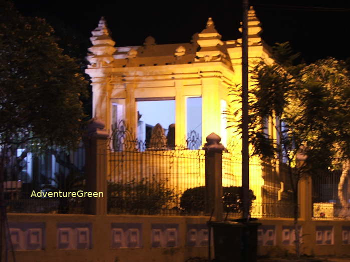 The Cham Museum at night