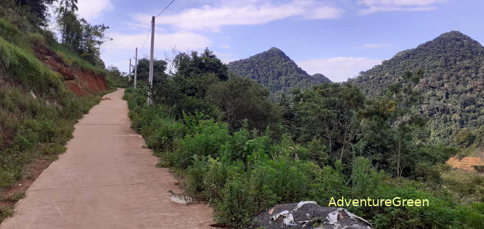 Path to the Ba Village, a Thai Community on top of the Pu Luong Nature Reserve (800-1200m above sea level)