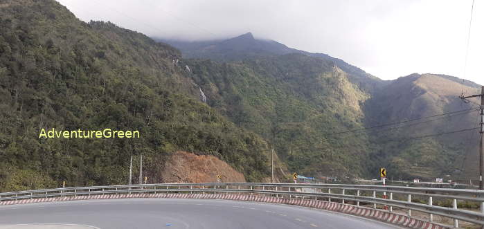 A view of the Silver Waterfall from the 4D Road on the O Quy Ho Pass