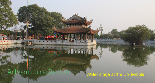 The water stage at the Do Temple