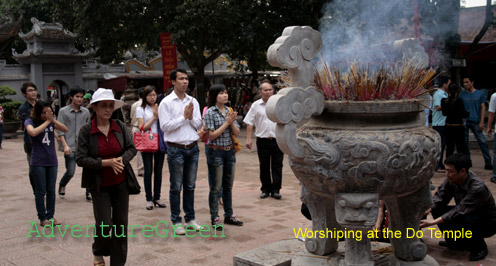 Worshiping at the Do Temple