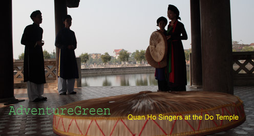 Quan Ho Singers at the Do Temple