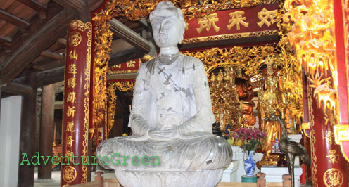 Statue of A Di Da Budda inside the pagoda
