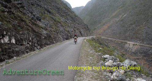 A motorcycle ride in the rock plateau of Dong Van