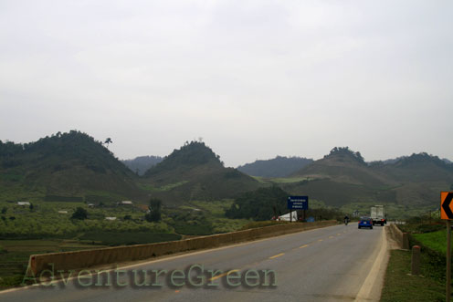 The scenic Route 6 from Moc Chau Plateau (Son La) to Mai Chau - Hoa Binh