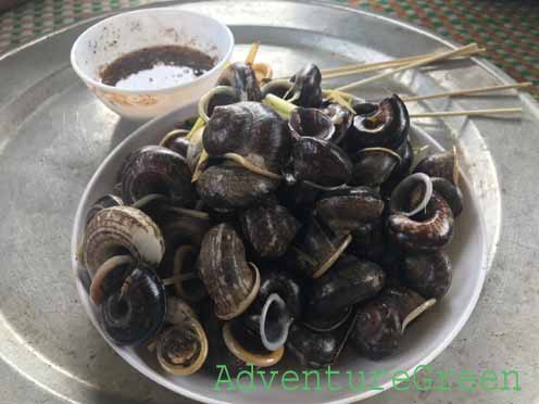 Steamed snails caught from the mountains