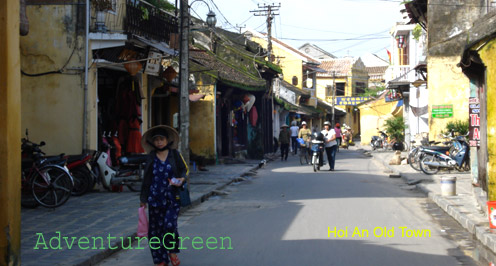 A street in the Old Town of Hoi An