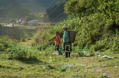 Hmong lady and her daughter at Moc Chau
