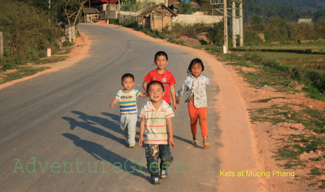 Kids at Muong Phang