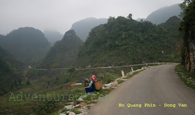 Mother and child at Ho Quang Phin, Dong Van