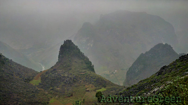 The Ma Pi Leng Pass in fog