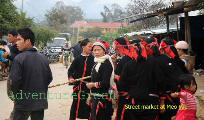a street market at Meo Vac