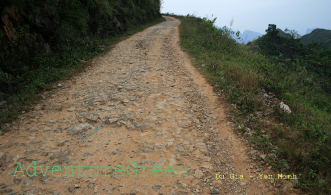 A dirt road on high altitudes between Du Gia and Lung Ho in Yen Minh District, Ha Giang