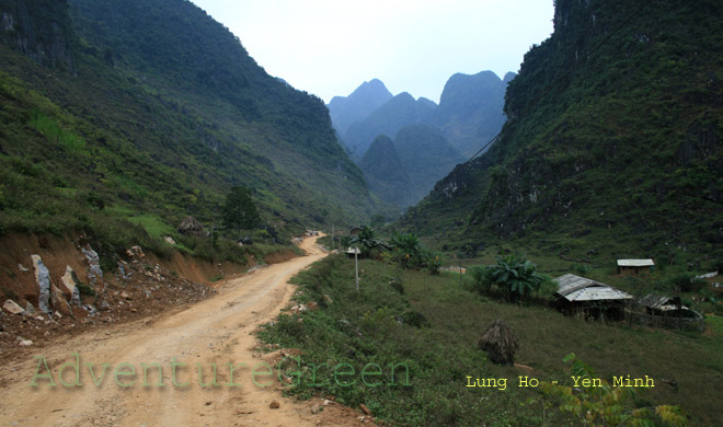 Road at Lung Ho through mountains to Ngam La and Mau Due