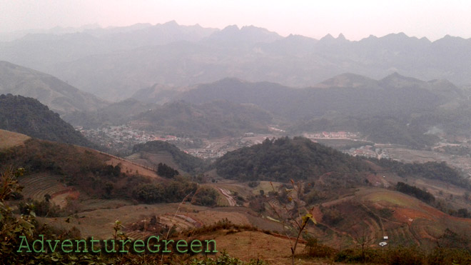 Bac Yen Town, a bird's eye view from the high road to Ta Xua