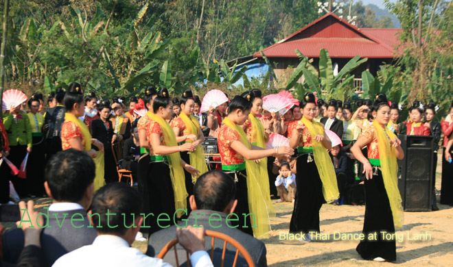 A Black Thai dance at Tong Lanh