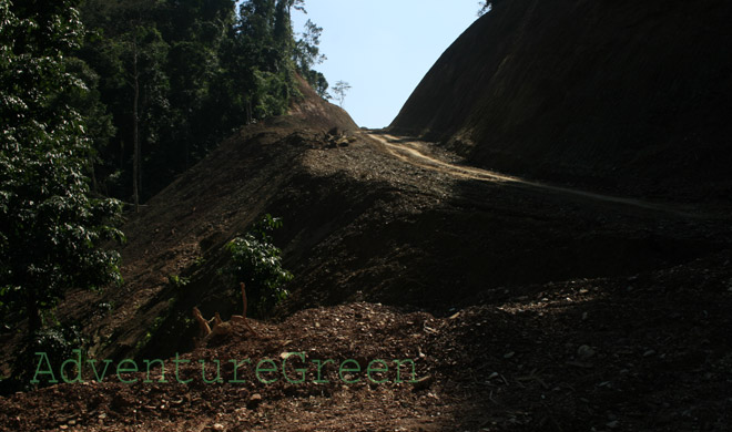 Road to Cao Hoong Village