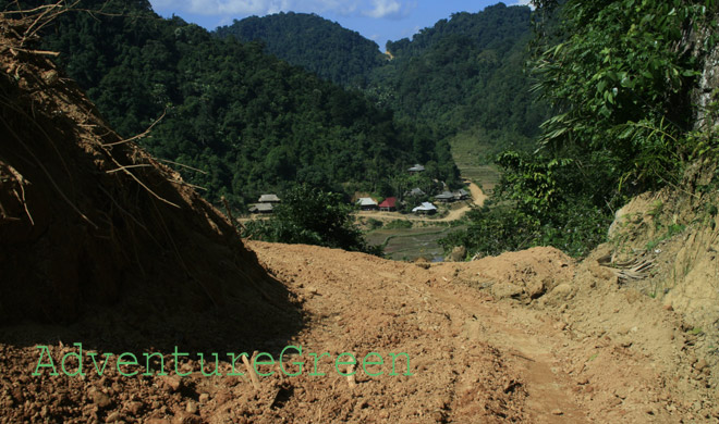 Road to Cao Hoong Village