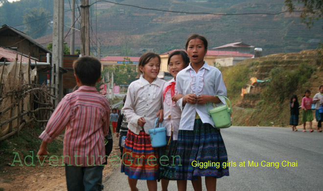 Giggling girls at Mu Cang Chai