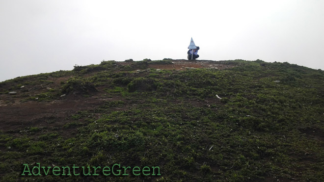 Thanh was trying to fix the stainless steel tetrahedron marker of the summit