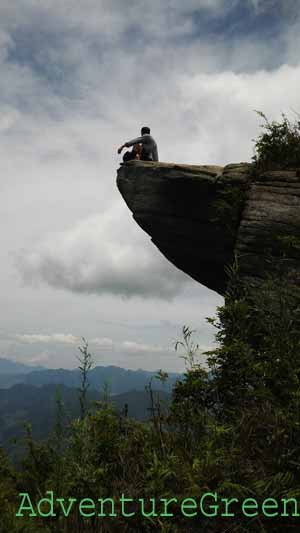 Trekking the Ta Xua Mountain with wild mossy forest and captivating landscape