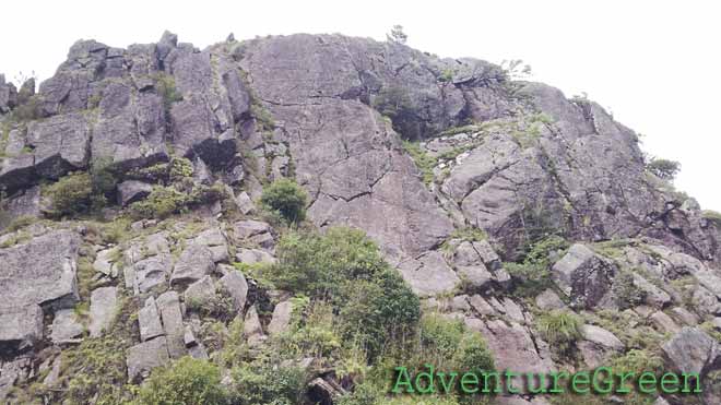 The steep cliff behind us