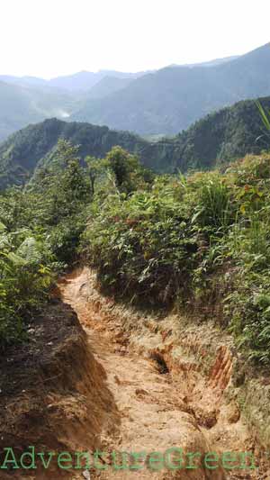 The even path on the trek at the Ta Xua Mountain