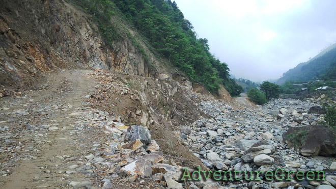 The road at Xa Ho to the Ta Chi Nhu Mountain