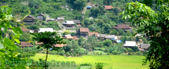 " alt="Pac Ngoi Village at Ba Be National Park