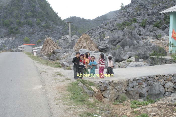 Kids at Pho Cao, Dong Van Plateau where we find schools, houses, roads, mountains... made of rock!