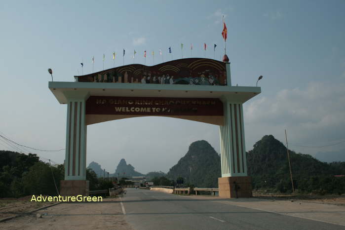 The gate to Ha Giang City