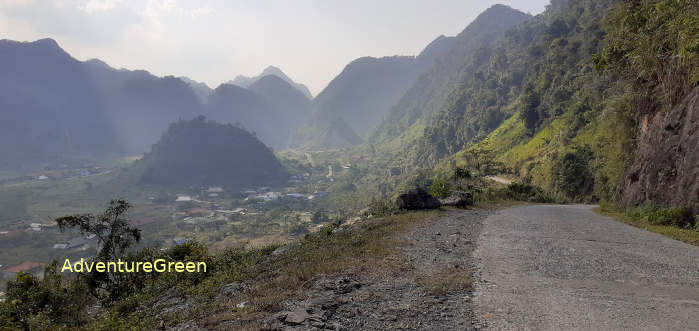 The road descends into the Hang Kia Valley, quite separated from the outside world!