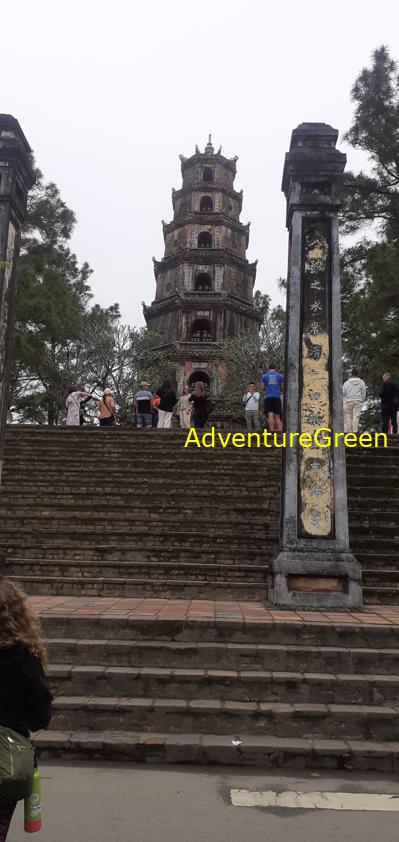 Travel guide to Hue, Vietnam Travel guide to Hue, Vietnam