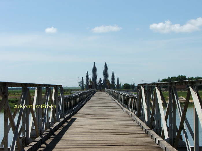 The Hien Luong Bridge in the former DMZ (Quang Tri, Vietnam)