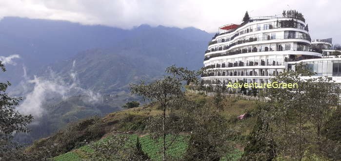 A hotel with mountain views in Sapa